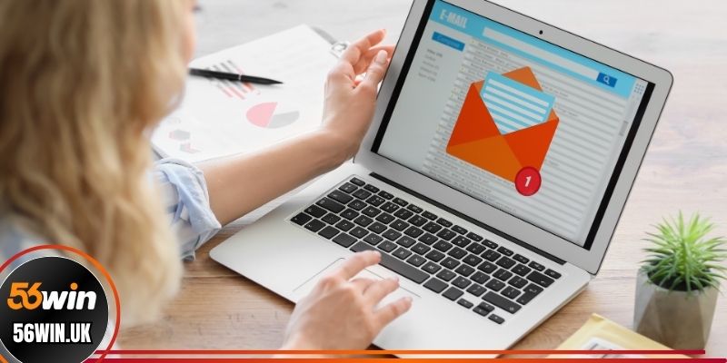 Liên hệ qua mạng xã hội và email chính thống